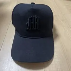 黒の刺繍ロゴキャップ