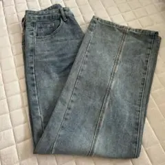 ライトブルーストレートデニムパンツ