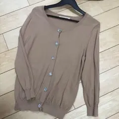 ビジュー付きベージュカーディガン　Apuweiser-riche