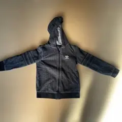 adidas ダークグレー パーカー 110サイズ