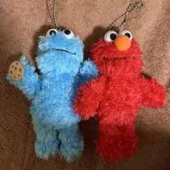 エルモ　クッキーモンスター　ぬいぐるみキーホルダー　セサミストリートマーケット