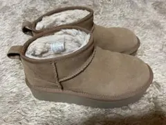 UGG ブラウン プラットフォームショートブーツのサムネイル