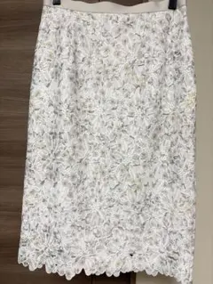 新品　タグ付き　JUSGLITTY レースタイトスカート Mサイズのサムネイル