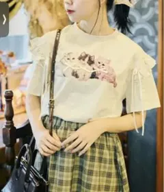 【クティールとレトロ】ネコリボンTシャツ アイボリーのサムネイル