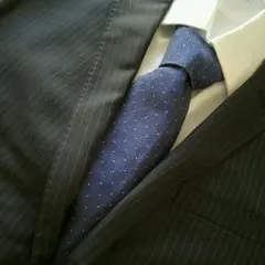 ダンヒル　イギリス製シルク100%ネクタイ　紺