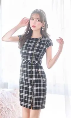 JEWELS キャバドレス 黒と白のチェック柄ジッパードレス