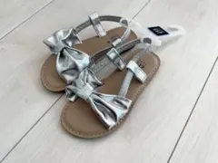 新品シルバー リボン付き キッズサンダル