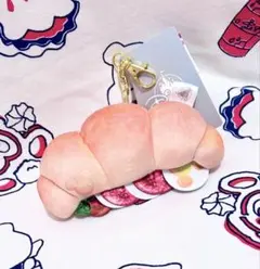 新品☆ Disney ミッキーベーカリー　クロワッサン　ぬいぐるみキーチェーン