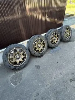 ⑱軽トラ・箱バン用 新品ゴツゴツタイヤ4本と中古ホイールとナット付き
