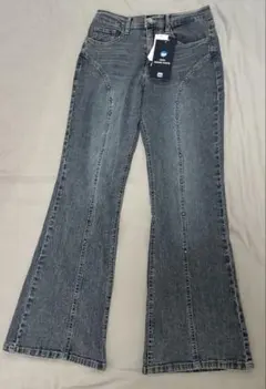 スタッズ付きフレアパンツ 新品 Mサイズのサムネイル