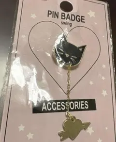 黒猫ピンバッジ スイング ハート付きチャームのサムネイル