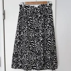 ミモレ丈　モノトーン　レオパード柄　ヒョウ柄　しまむら