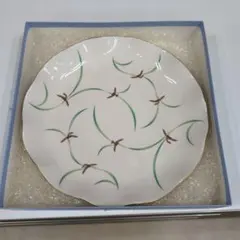 波形の縁取り 陶磁器皿