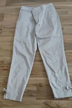 ベージュ 裾リボン付き カジュアルパンツ size 38　クチュールブローチのサムネイル