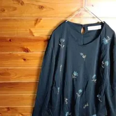 Yukiko Hanai　花井幸子　シャツ　Tシャツ　カットソー　装飾　ビーズ