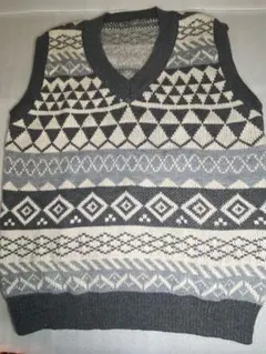 【秋冬春】幾何学模様 ニットベスト【グレー】