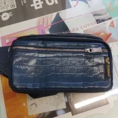 極美品 Oribianec ボディバッグ ネイビー