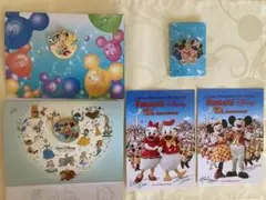 ディズニー　ピンバッジ・ポストカード・アクセサリー