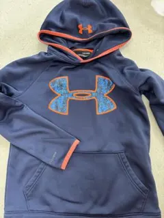Under Armour パーカー　130cm