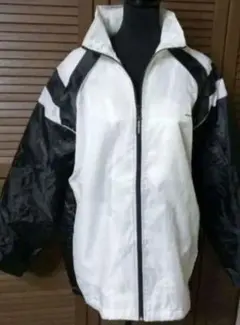 ホワイト/ブラック ジッパーアウター