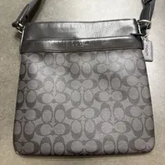 COACH シグネチャー　レザー ショルダーバッグ　グレー　ブラックのサムネイル