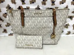 【いちろう様】MICHAEL KORS MKロゴ トートバッグ&長財布　ホワイトのサムネイル