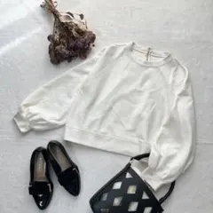 I.T.S インターナショナル ホワイト バックジッププルオーバー かわいい F