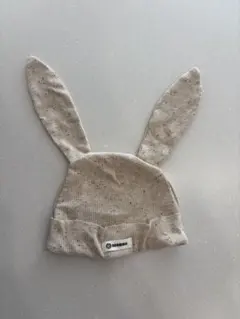 ウサギ耳付きベージュ帽子