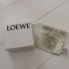 LOEWE ロエベ アナグラム ブローチ シルバー 保存袋付き - メルカリ