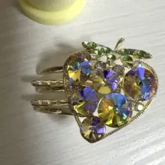 新作☆✴︎ヘアピンコーナー445キラキラストーン付大きめいちごヘアピンクリップ高級