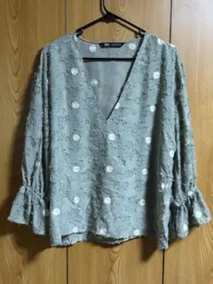 ZARA/ザラ　ドット柄ブラウス　五分袖Vネック　花柄刺繍　袖フリル　M