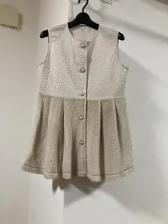 な*た様 アイボリーベージュのファー切り替えフレアベスト　フリーサイズ