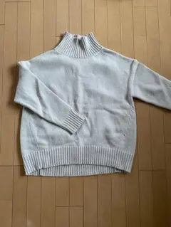 ハイネックライトグレーニットセーター