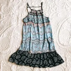 美品 MINKPINKエスニック柄 キャミワンピース ブルー系 リゾート 膝丈のサムネイル