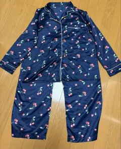 チェリー柄ネイビーサテンパジャマ