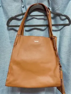 【中生地の色がオシャレ！】使い勝手がいいブラウンバッグ　glove グローブ