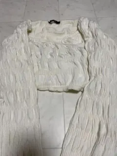 ホワイトリブ編みクロップドカーディガン