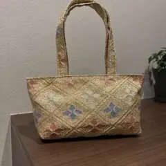 ハンドメイド　リメイク帯　花柄刺繍の金色トートバッグ