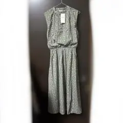 ฅ*※様 ［最終値下げ‼️］Ray Cassin ノースリーブワンピース新品未使