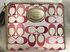 値下げしました！一歩先行く高機能 COACHピンク 二つ折り財布