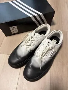 adidas HVW8 スニーカー グラデーションのサムネイル