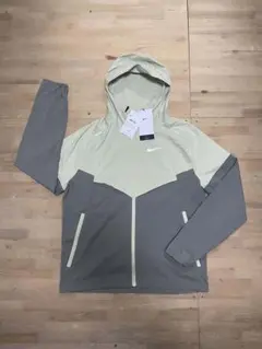 NIKE ランニングジャケット　ウィンドランナー　フルジップ　グリーン　L 新品