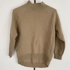 ベージュ ハイネックニット 長袖