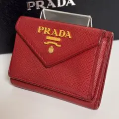 美品✨プラダ　折り財布　三つ折り　金ロゴ　レザー　コンパクトウォレット レッド