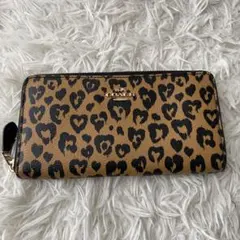 コーチ　長財布　レオパード　ハート　ヒョウ柄　総柄　ラウンドファスナー　レザー
