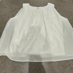 ホワイト ノースリーブ トップス バックボタン付き　マタニティ　授乳口付き