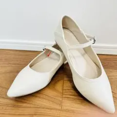 美品 メヌエ ポインテッドトゥ ストラップ フラットパンプス 白 23.5 春
