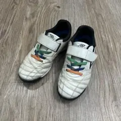 umbro サッカーシューズ ホワイト/マルチカラー　サイズ２０㎝