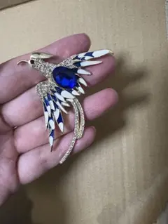 青いストーンの鳥のブローチ