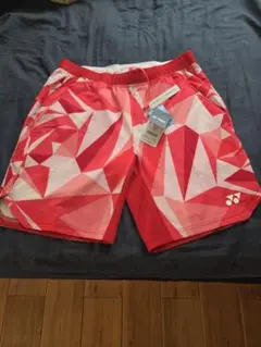 新品　ヨネックスYONEX ハーフパンツ レッド系の幾何学模様 サイズOのサムネイル